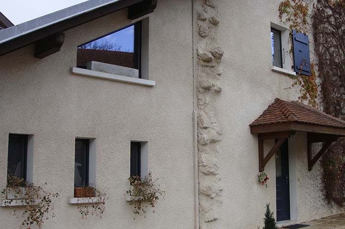 fenêtres trapèzes, rectangles étroites